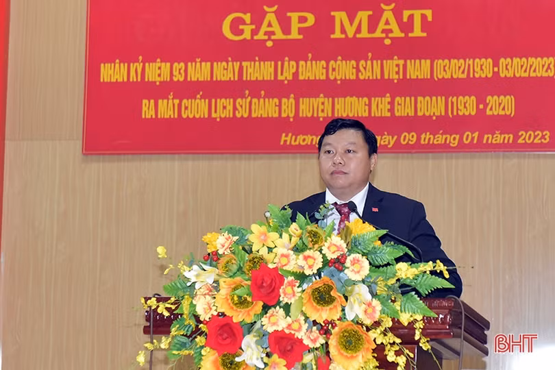 Hương Khê ra mắt cuốn sách Lịch sử Đảng bộ huyện giai đoạn 1930 - 2020