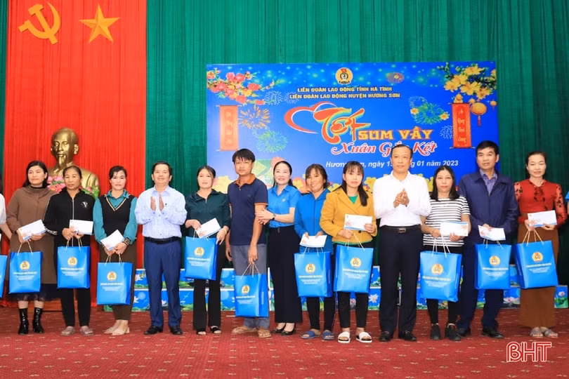 Ấm áp chương trình “Tết sum vầy - Xuân gắn kết” ở Hương Sơn