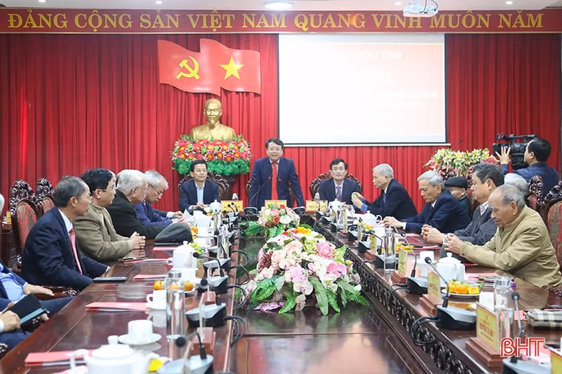 Gặp mặt lãnh đạo tỉnh và thành phố Hà Tĩnh qua các thời kỳ