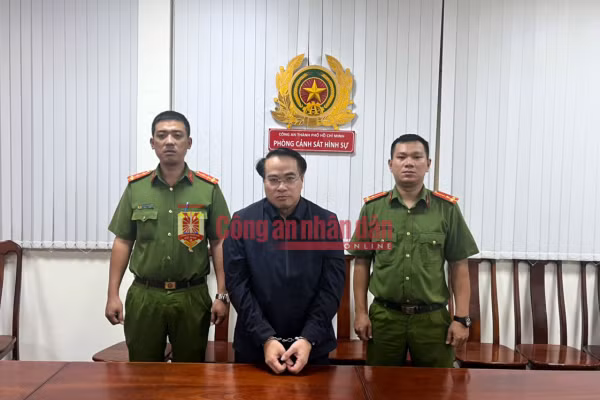 Bắt Cục trưởng Cục Đăng kiểm Việt Nam nhận hối lộ
