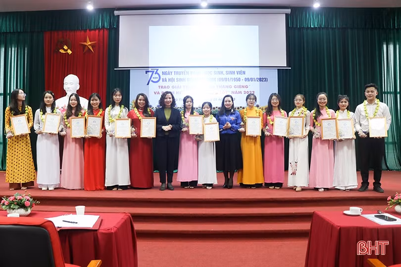 43 sinh viên Đại học Hà Tĩnh đạt “Sinh viên 5 tốt” và “Sao tháng Giêng” 
