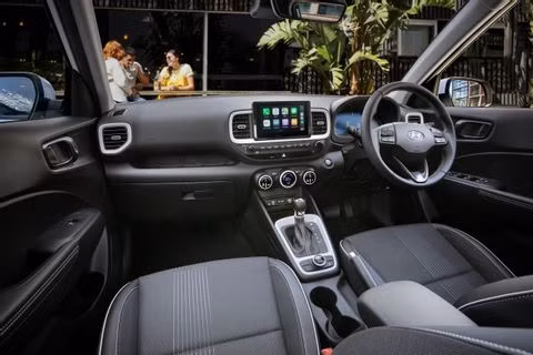 Hyundai Venue 2023 thêm nhiều tính năng hơn, giá từ 15.115 USD