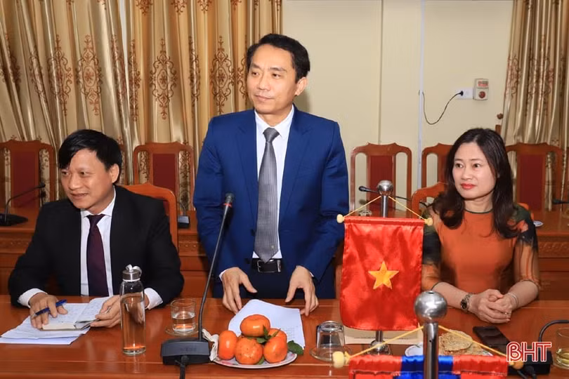 Tiếp tục vun đắp tình đoàn kết giữa các huyện Khăm Cợt, Xay Cham Pon và Hương Sơn