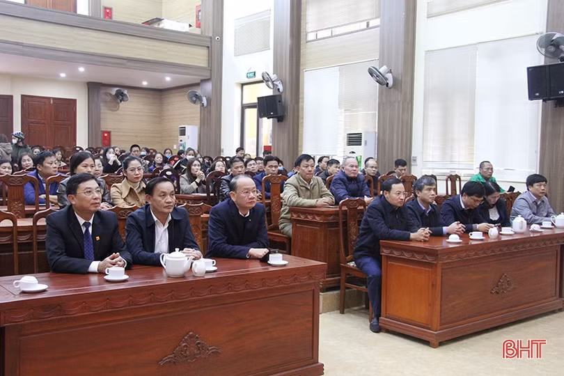 Các địa phương tặng quà tết cho hộ nghèo, người lao động khó khăn