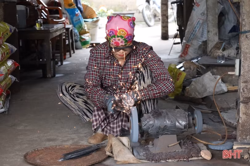 Làng rèn Trung Lương đỏ lửa ngày đêm phục vụ thị trường tết