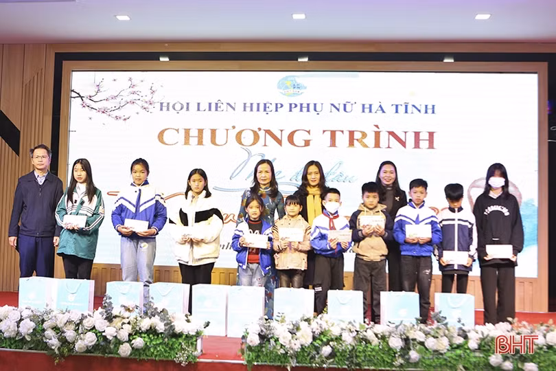Hà Tĩnh: Vận động gần 2 tỷ đồng đỡ đầu trẻ mồ côi 