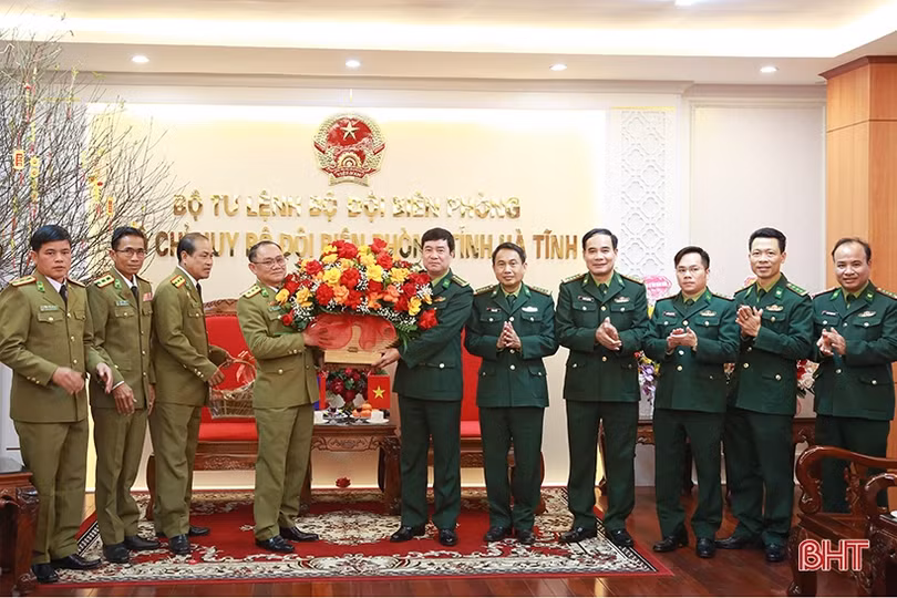 Công an tỉnh Bolikhămxay chúc tết Công an, BĐBP tỉnh Hà Tĩnh