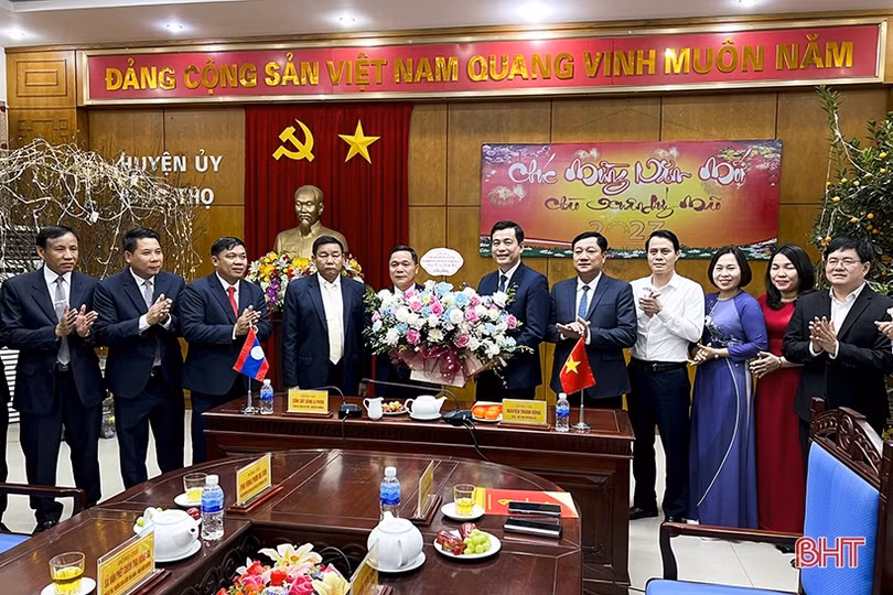 Thà Phà Bạt và Đức Thọ tăng cường hợp tác phát triển
