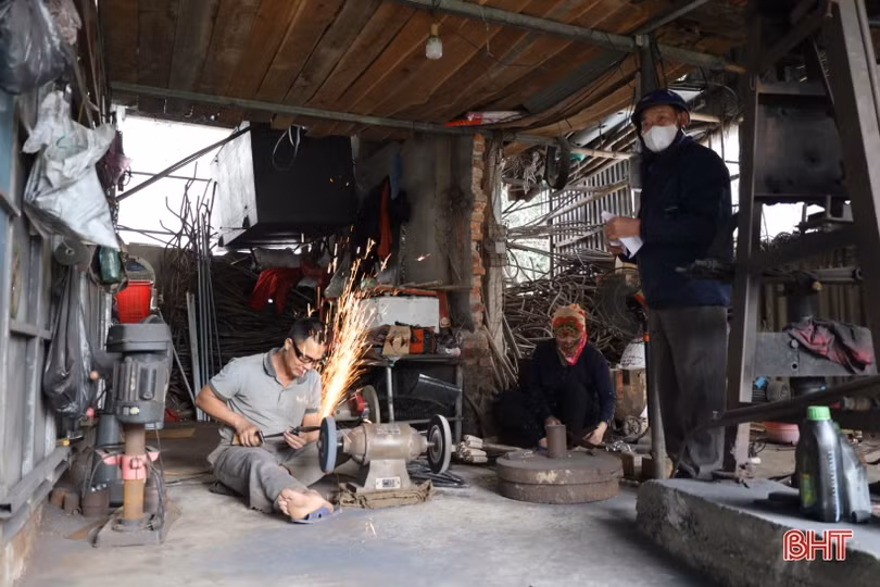 Làng rèn Trung Lương đỏ lửa ngày đêm phục vụ thị trường tết