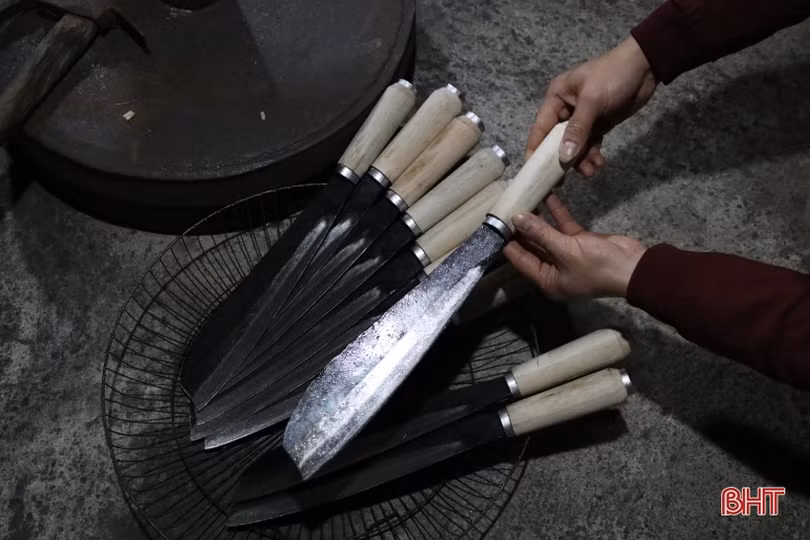 Làng rèn Trung Lương đỏ lửa ngày đêm phục vụ thị trường tết