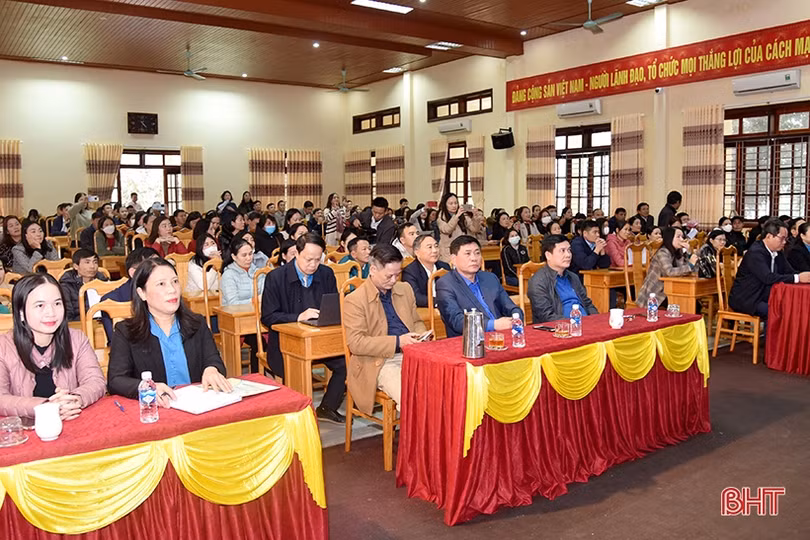 Các địa phương tặng quà tết cho hộ nghèo, người lao động khó khăn