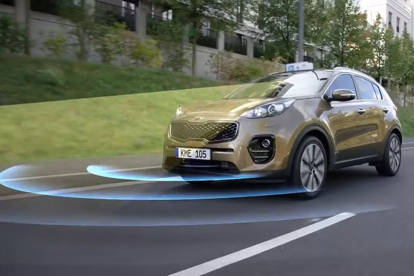 Phanh khẩn cấp tự động AEB giúp ngăn ngừa tai nạn thế nào?