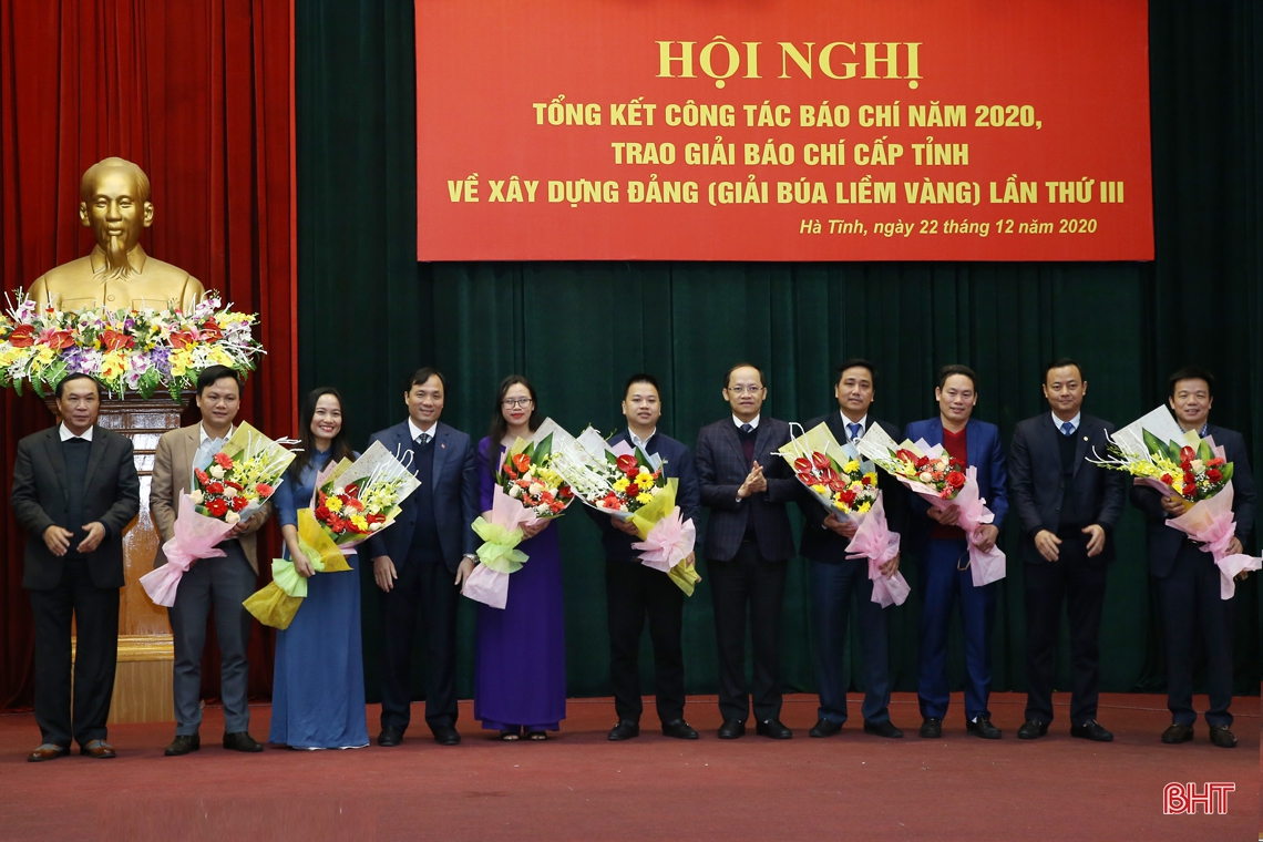 Hà Tĩnh trao thưởng 25 tác phẩm xuất sắc đạt Giải Búa liềm vàng cấp tỉnh năm 2020