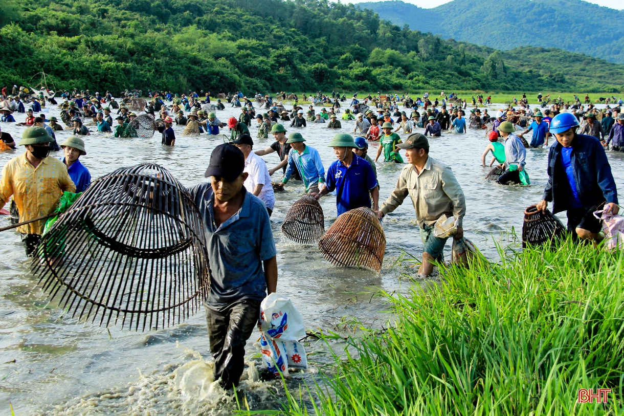 Lễ hội đánh cá “độc nhất vô nhị” ở Hà Tĩnh