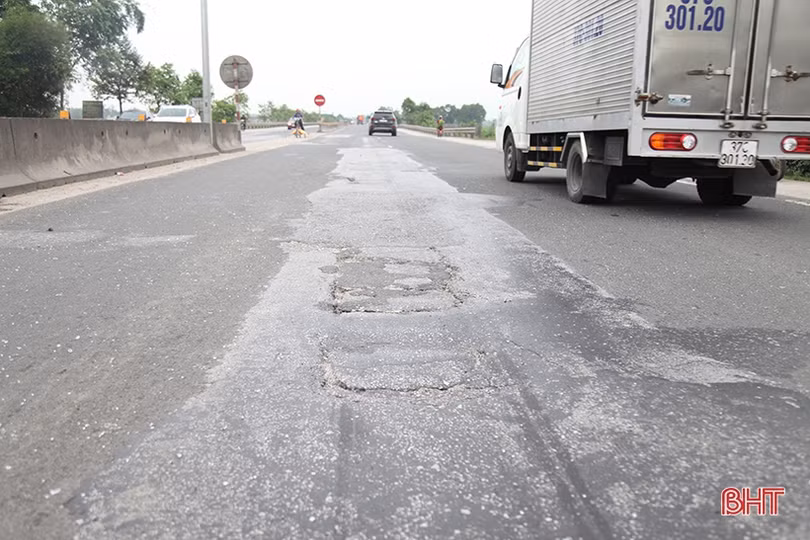 Đẩy nhanh tiến độ nâng cấp, sửa chữa mặt đường QL 1A qua Hà Tĩnh