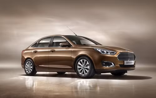 Ford Escort - đàn anh mới của Focus giá 14.700 USD ảnh 1