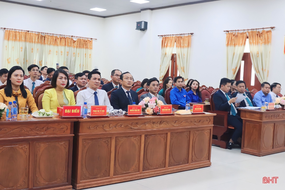 Công bố các quyết định về chuyển giao tổ chức cơ sở đảng và đảng viên
