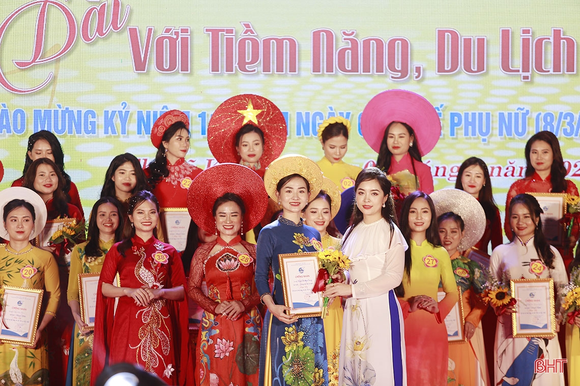 Ấn tượng đêm chung kết cuộc thi “Áo dài với tiềm năng du lịch” ở thị xã Kỳ Anh