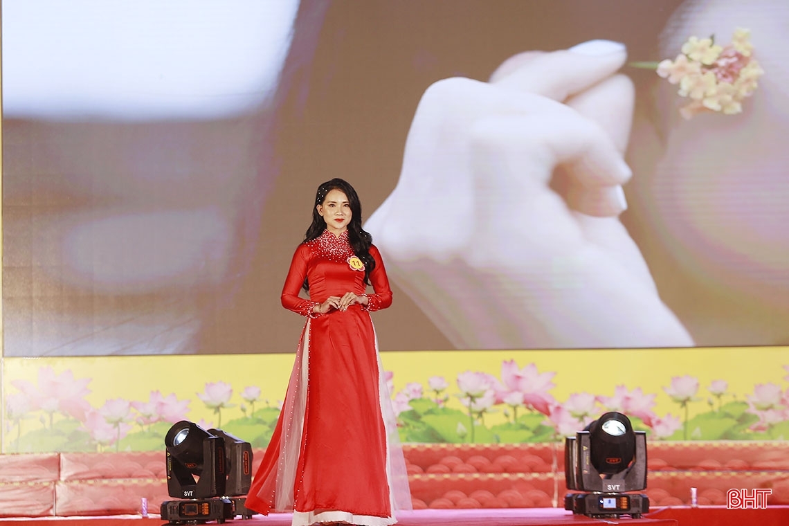 Ấn tượng đêm chung kết cuộc thi “Áo dài với tiềm năng du lịch” ở thị xã Kỳ Anh