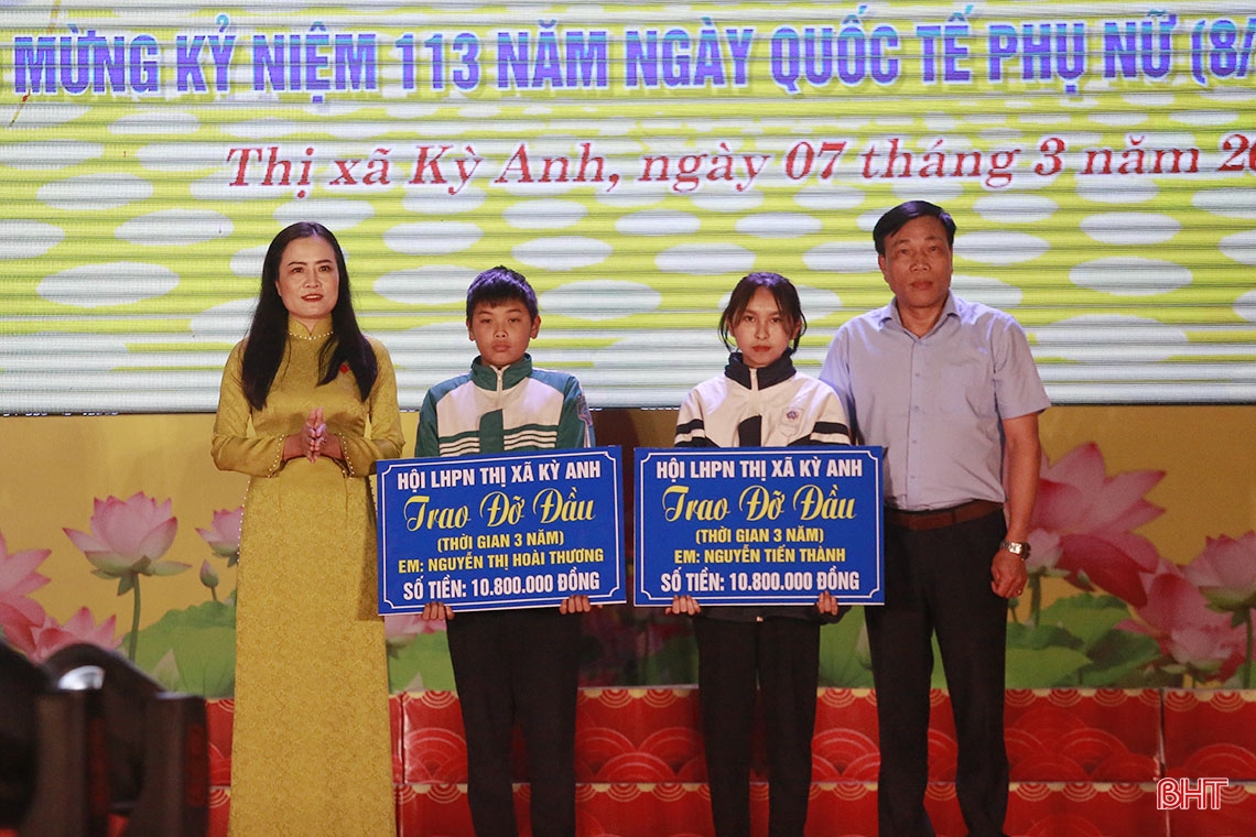 Ấn tượng đêm chung kết cuộc thi “Áo dài với tiềm năng du lịch” ở thị xã Kỳ Anh
