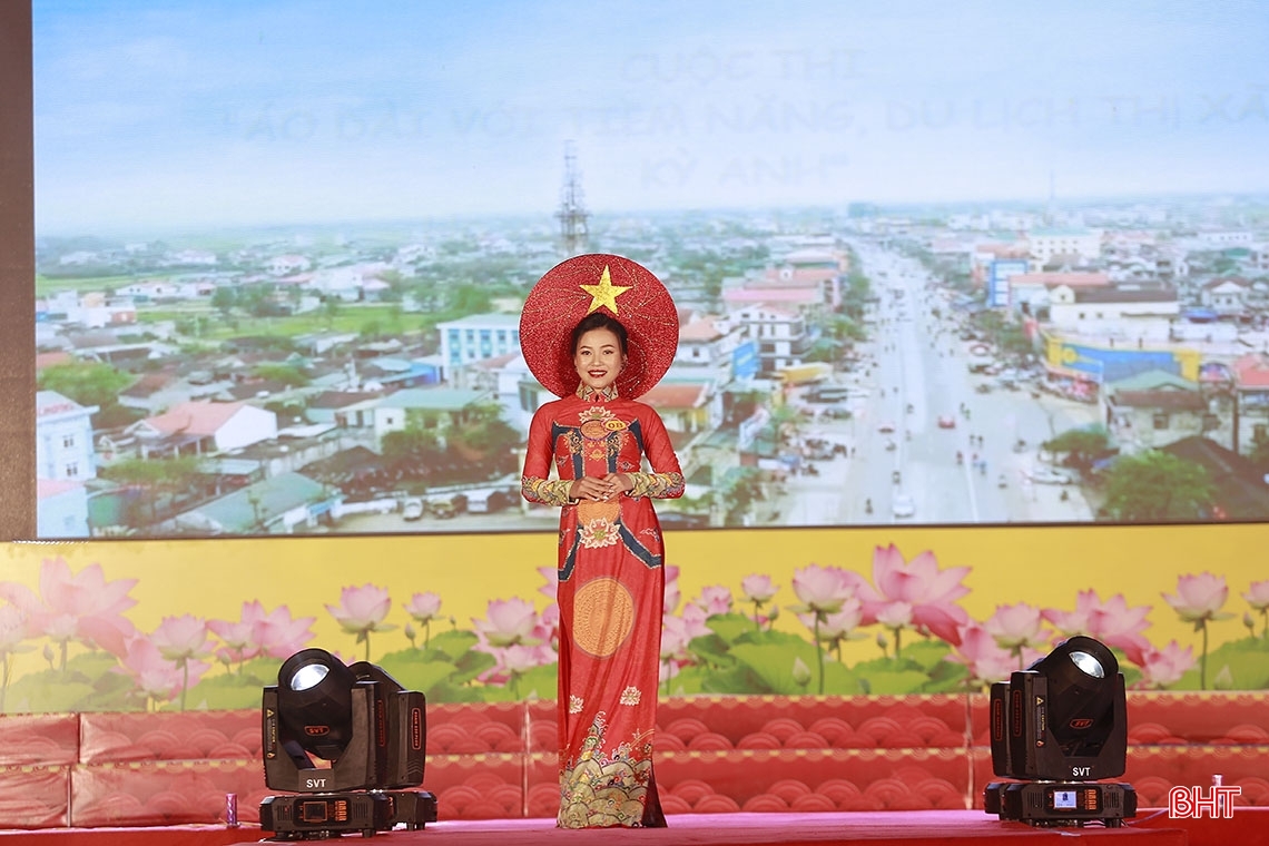 Ấn tượng đêm chung kết cuộc thi “Áo dài với tiềm năng du lịch” ở thị xã Kỳ Anh