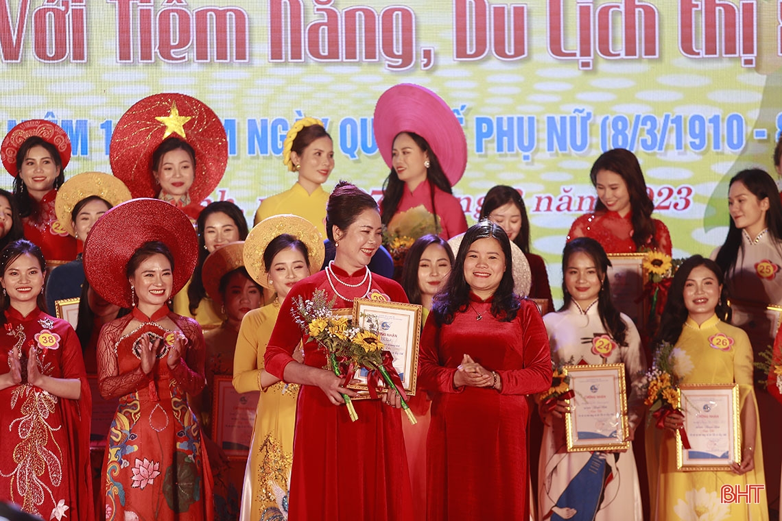 Ấn tượng đêm chung kết cuộc thi “Áo dài với tiềm năng du lịch” ở thị xã Kỳ Anh