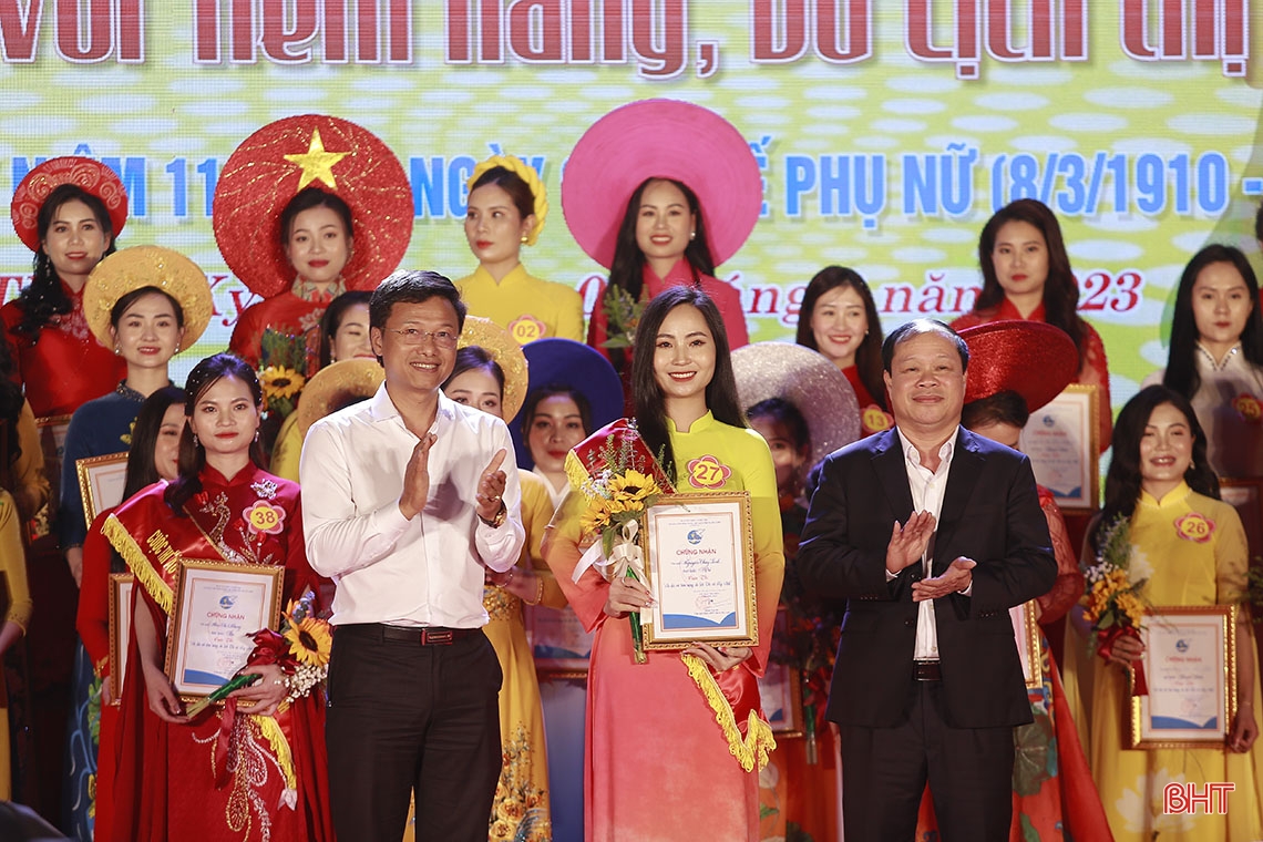 Ấn tượng đêm chung kết cuộc thi “Áo dài với tiềm năng du lịch” ở thị xã Kỳ Anh