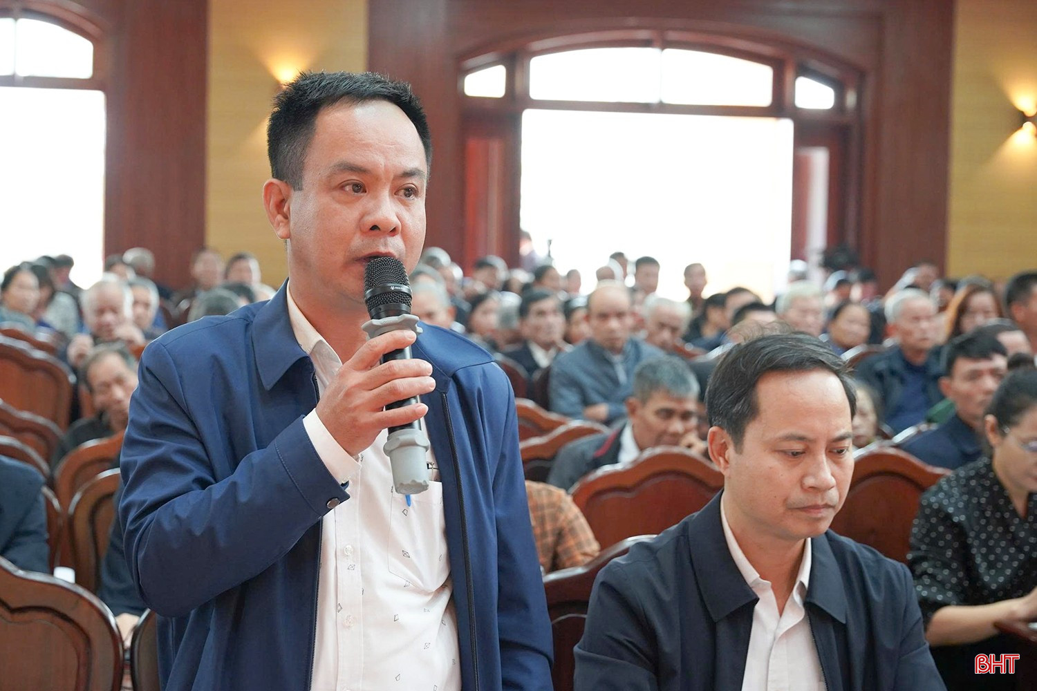 Cử tri Phạm Hồng Quý - Chủ tịch Hội Nông dân phường Bắc Hồng Lĩnh kiến nghị một số chính sách về nông nghiệp, nông dân.