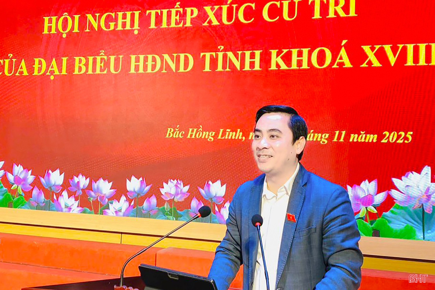 Đại biểu Lê Thành Đông - Giám đốc Sở Khoa học và Công nghệ Hà Tĩnh, Tổ trưởng tổ đại biểu địa phận Hồng Lĩnh tiếp thu, giải trình ý kiến cử tri phường Bắc Hồng Lĩnh.
