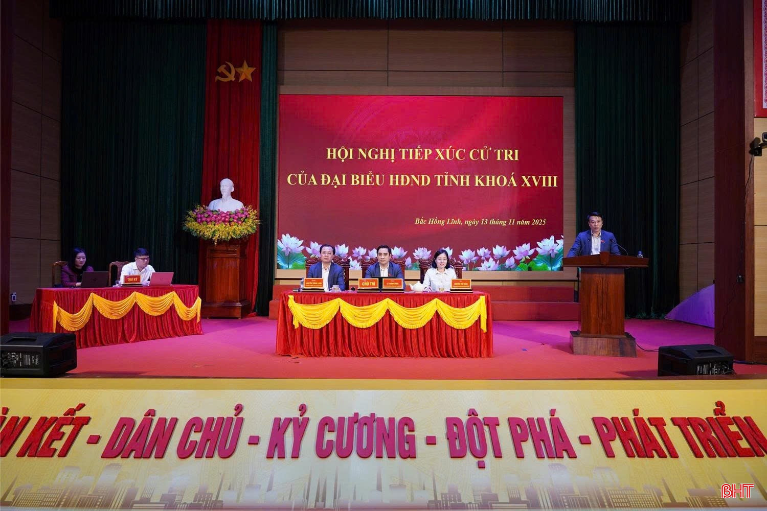 Tổ đại biểu HĐND tỉnh tiếp xúc cử tri phường Bắc Hồng Lĩnh.