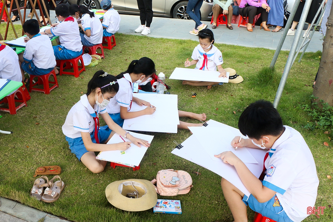 378 họa sỹ “nhí” thi vẽ tranh “Hà Tĩnh - thành phố em yêu”