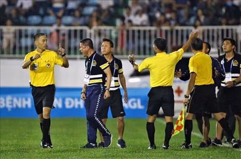 Trọng tài ngại bắt trận Hà Nội vs HAGL: Vì bầu Đức hay do chuyên môn?