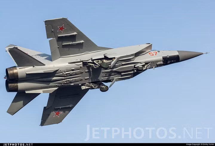 Sức mạnh đáng gờm của siêu tiêm kích “ma tốc độ” MiG-31BM