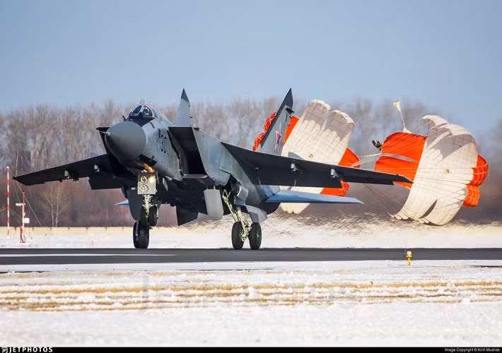 Sức mạnh đáng gờm của siêu tiêm kích “ma tốc độ” MiG-31BM