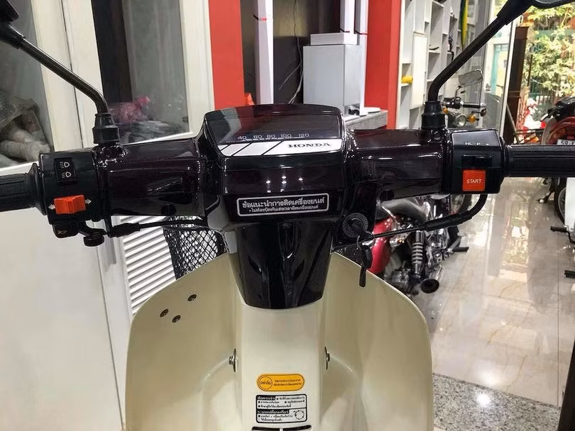 Sốc với Honda Dream II Thái giá 1,13 tỷ tại Việt Nam