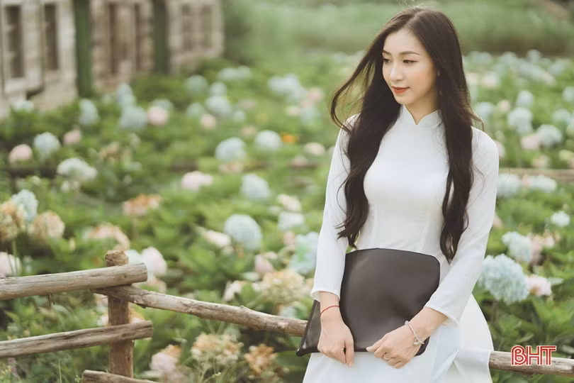 Hoa khôi người Hà Tĩnh duyên dáng trong bộ ảnh áo dài