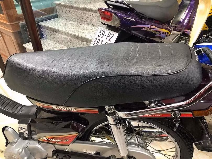 Sốc với Honda Dream II Thái giá 1,13 tỷ tại Việt Nam