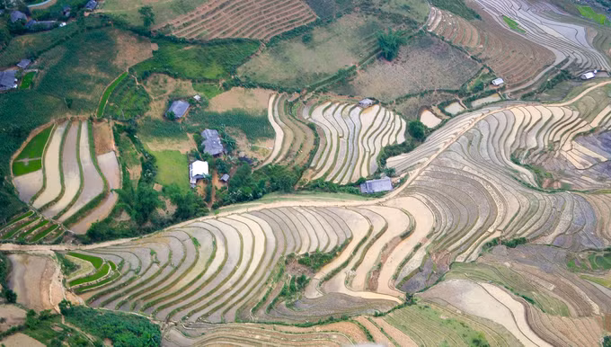 Ruộng bậc thang Mù Cang Chải mùa nước đổ
