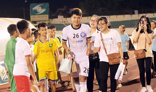 Văn Đức, Tuấn Tài đưa SLNA vào bán kết cúp QG