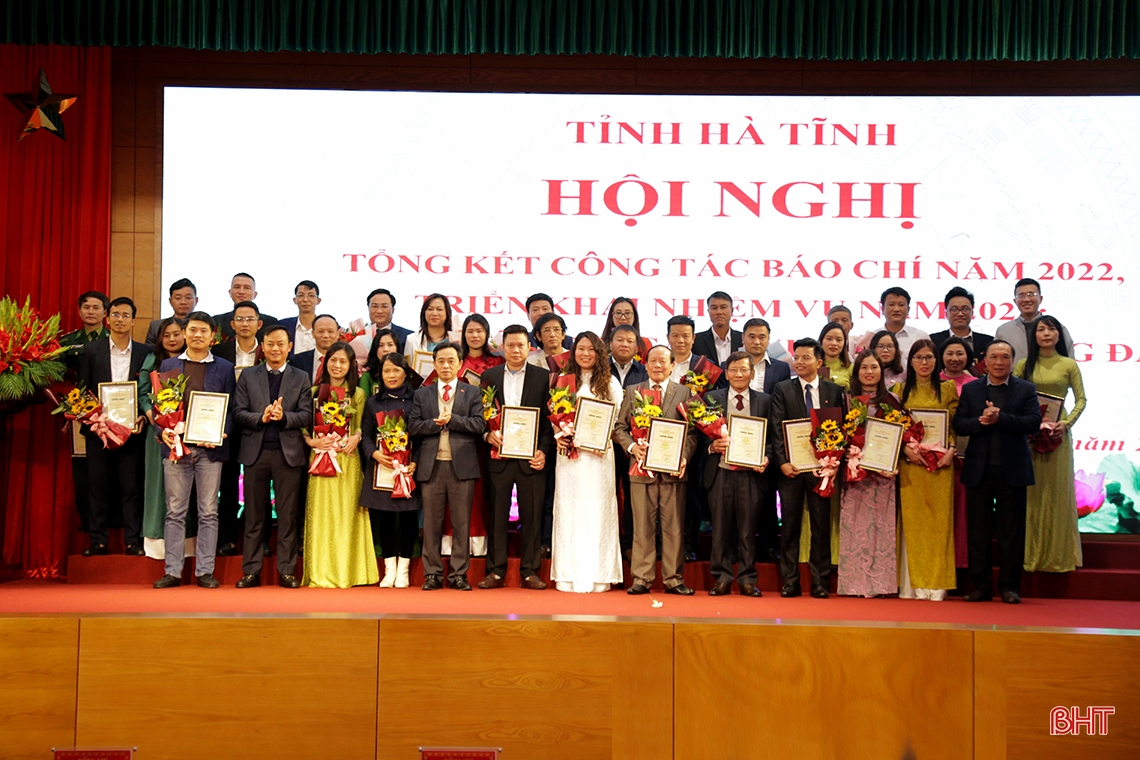 Hà Tĩnh tổng kết hoạt động báo chí, trao Giải Búa liềm vàng cấp tỉnh năm 2022