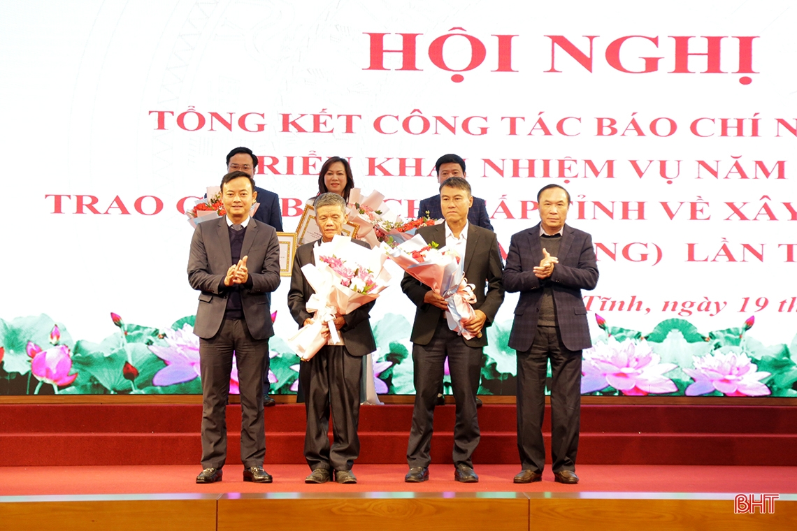 Hà Tĩnh tổng kết hoạt động báo chí, trao Giải Búa liềm vàng cấp tỉnh năm 2022