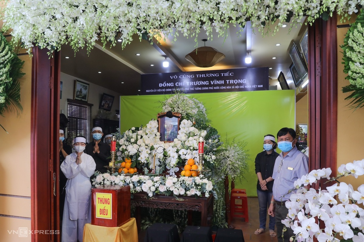 Người dân viếng nguyên Phó Thủ tướng Trương Vĩnh Trọng