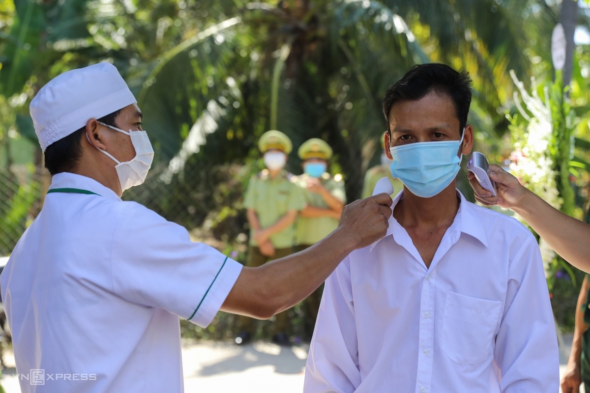 Người dân viếng nguyên Phó Thủ tướng Trương Vĩnh Trọng