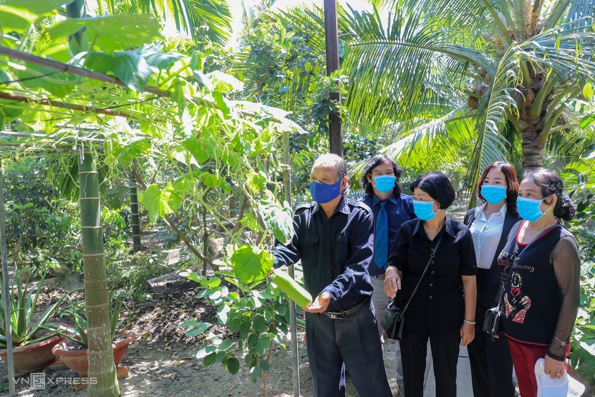 Người dân viếng nguyên Phó Thủ tướng Trương Vĩnh Trọng