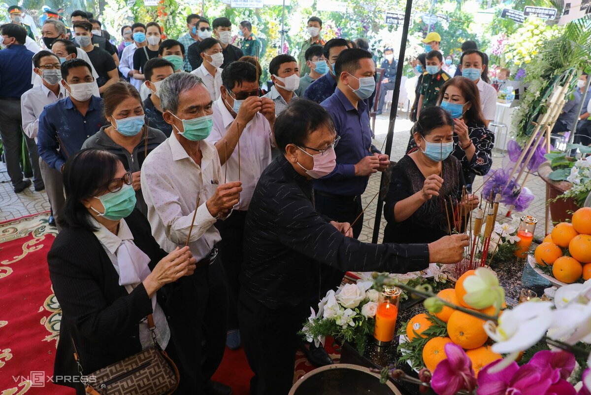 Người dân viếng nguyên Phó Thủ tướng Trương Vĩnh Trọng