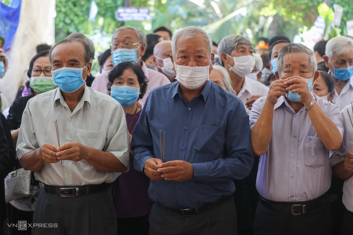 Người dân viếng nguyên Phó Thủ tướng Trương Vĩnh Trọng