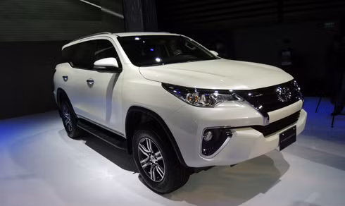 toyota fortuner the he moi gia tu 981 trieu dong tai viet nam