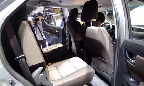 toyota fortuner the he moi gia tu 981 trieu dong tai viet nam