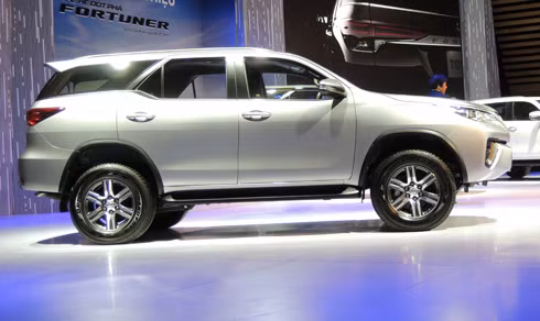 toyota fortuner the he moi gia tu 981 trieu dong tai viet nam