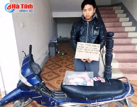 thuong sy cong an bi ke trom cap dung hung khi gay thuong tich